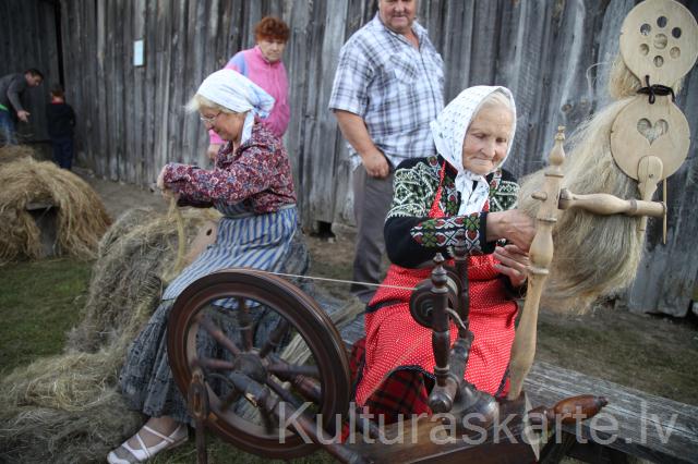 Linu apstrāde Pļaujas svētkos